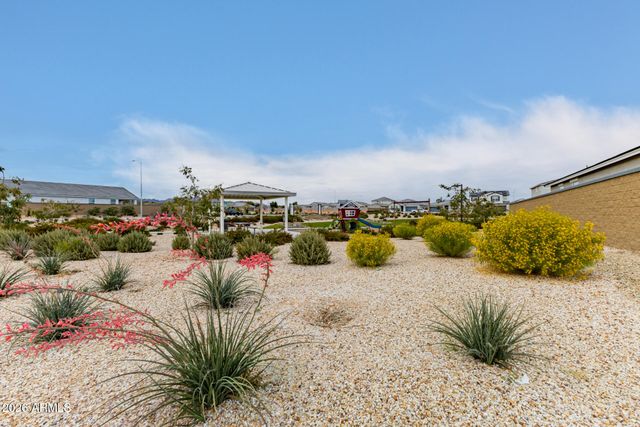 17741 W MISSION Lane, Waddell, AZ 85355