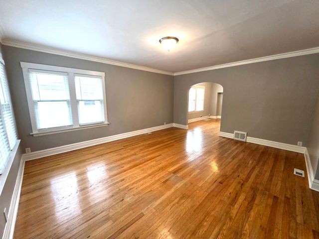 1029 S Elmwood Avenue, Oak Park, IL 60304