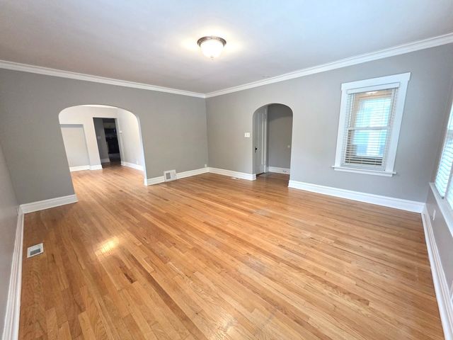 1029 S Elmwood Avenue, Oak Park, IL 60304
