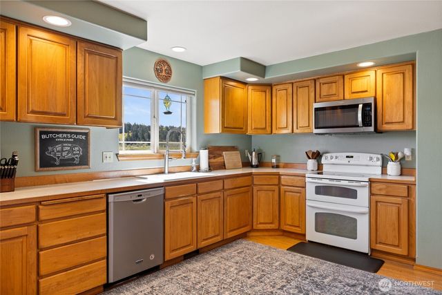 591 W Shelton Valley Road, Shelton, WA 98584