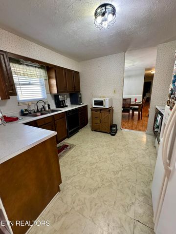 1310 Foust Carney Rd, Powell, TN 37849