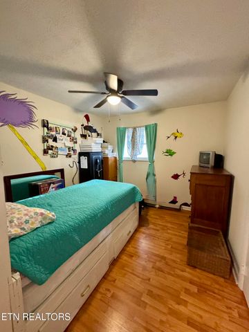 1310 Foust Carney Rd, Powell, TN 37849