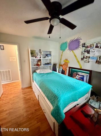 1310 Foust Carney Rd, Powell, TN 37849