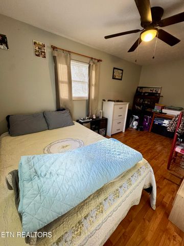 1310 Foust Carney Rd, Powell, TN 37849