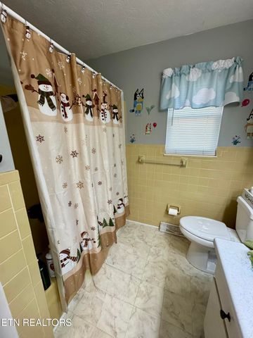 1310 Foust Carney Rd, Powell, TN 37849