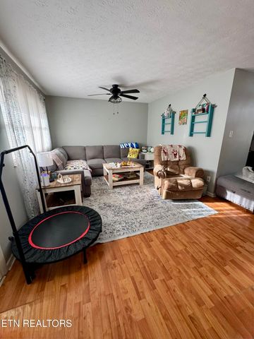 1310 Foust Carney Rd, Powell, TN 37849