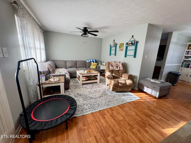 1310 Foust Carney Rd, Powell, TN 37849