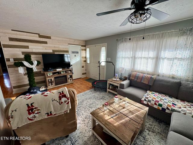 1310 Foust Carney Rd, Powell, TN 37849