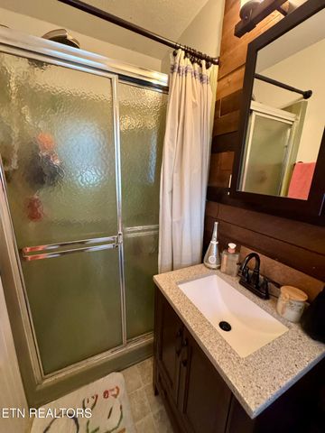 1310 Foust Carney Rd, Powell, TN 37849