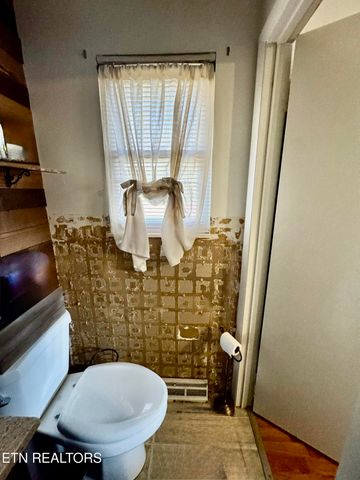 1310 Foust Carney Rd, Powell, TN 37849