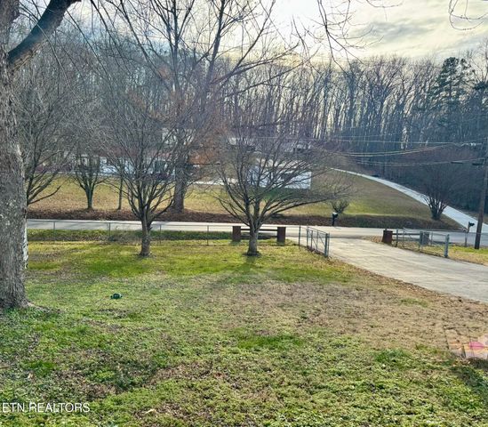 1310 Foust Carney Rd, Powell, TN 37849