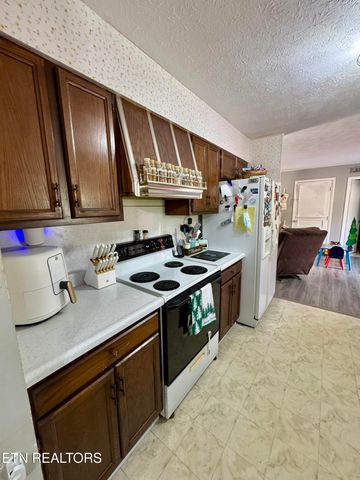 1310 Foust Carney Rd, Powell, TN 37849