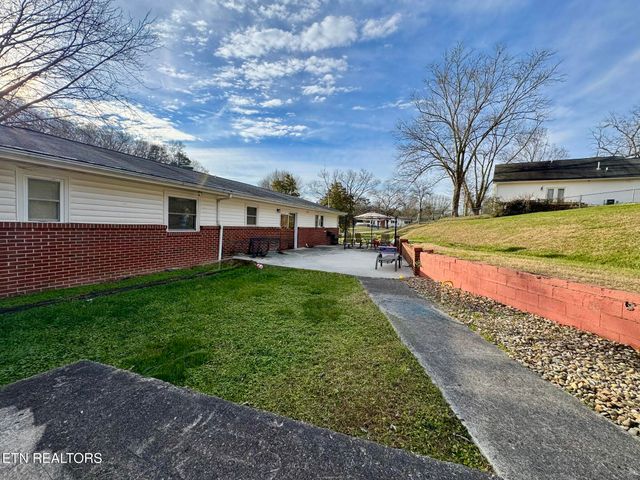 1310 Foust Carney Rd, Powell, TN 37849