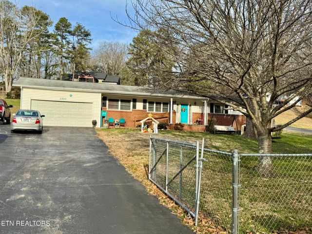 1310 Foust Carney Rd, Powell, TN 37849