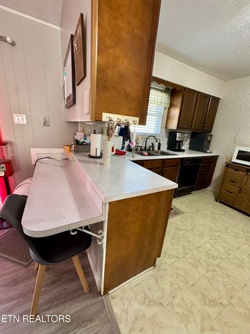 1310 Foust Carney Rd, Powell, TN 37849