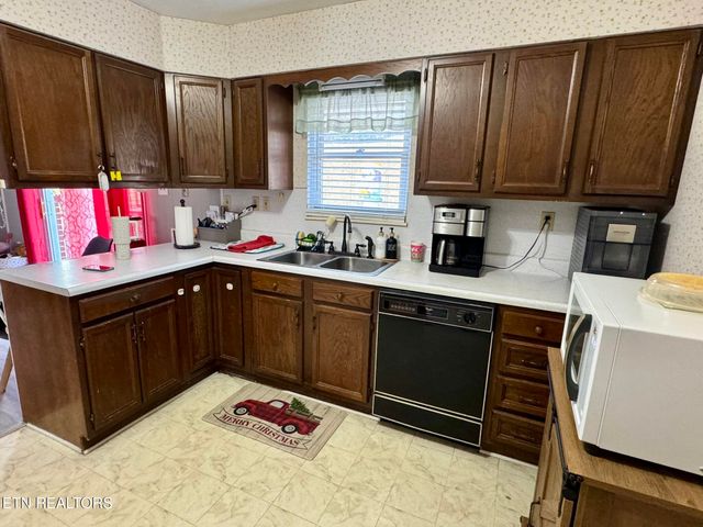 1310 Foust Carney Rd, Powell, TN 37849