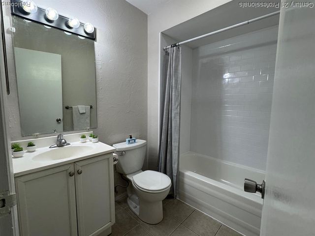 966 Bloomfield Village Boulevard G, Auburn Hills, MI 48326