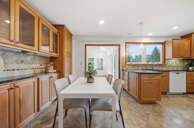 912 Colony Way, Columbus, OH 43235