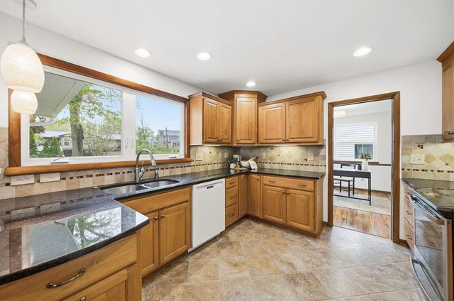 912 Colony Way, Columbus, OH 43235