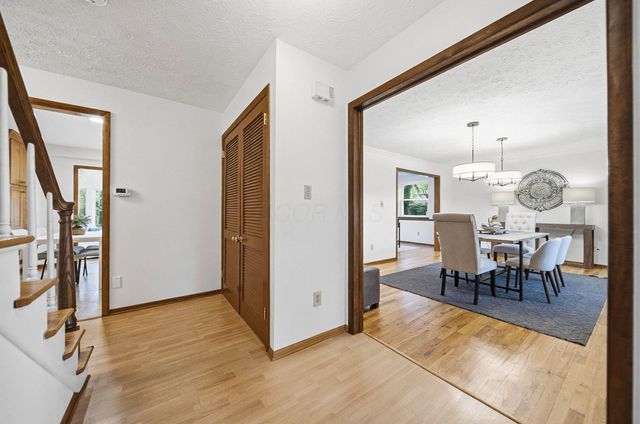 912 Colony Way, Columbus, OH 43235