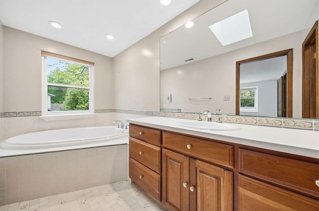 912 Colony Way, Columbus, OH 43235