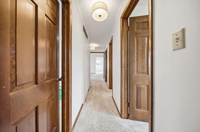 912 Colony Way, Columbus, OH 43235