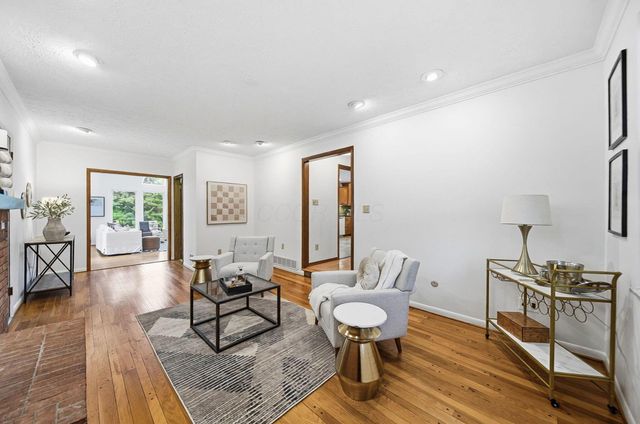 912 Colony Way, Columbus, OH 43235