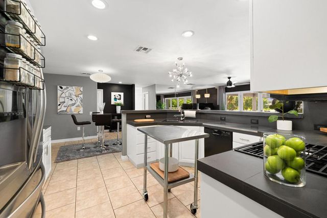 77245 Indiana Avenue, Palm Desert, CA 92211