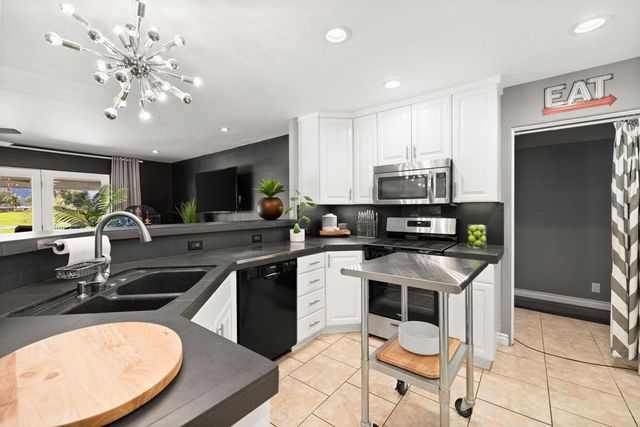 77245 Indiana Avenue, Palm Desert, CA 92211