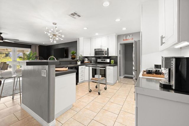 77245 Indiana Avenue, Palm Desert, CA 92211