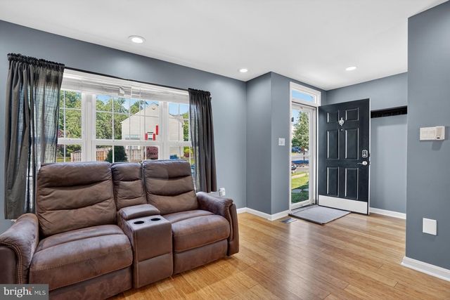 12887 HUNTERBROOK DR, Woodbridge, VA 22192
