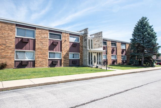 1313B S Rebecca Road 210, Lombard, IL 60148