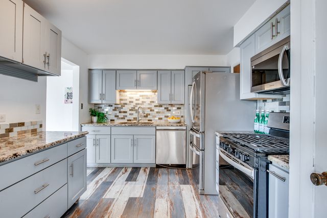 1313B S Rebecca Road 210, Lombard, IL 60148