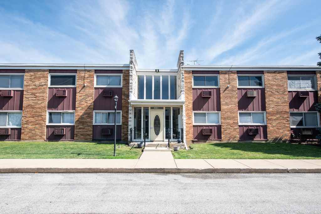 1313B S Rebecca Road 210, Lombard, IL 60148