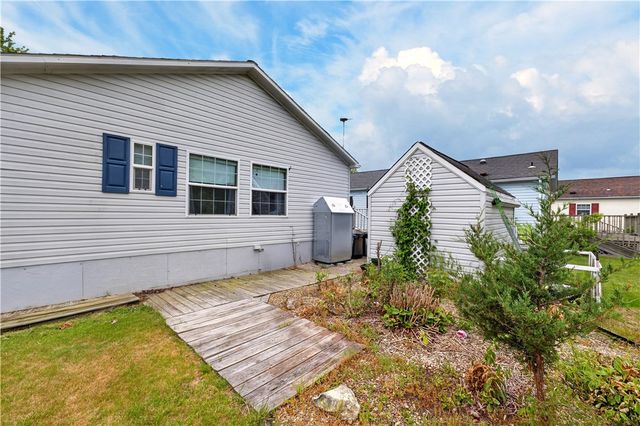 96 Songbird Lane, Tiverton, RI 02878