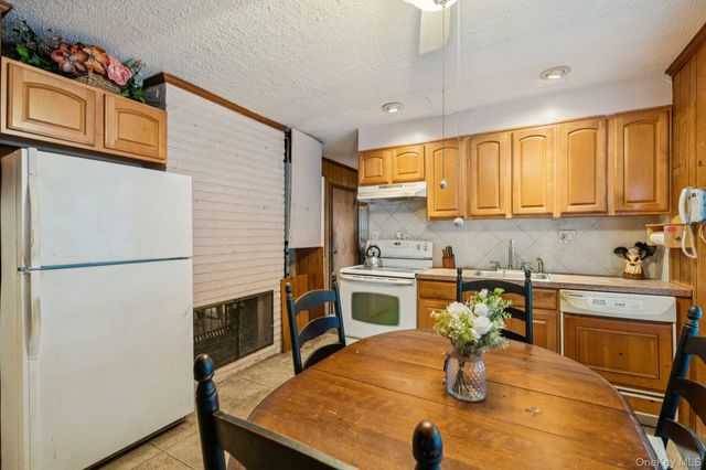 56 Jester Lane, Levittown, NY 11756