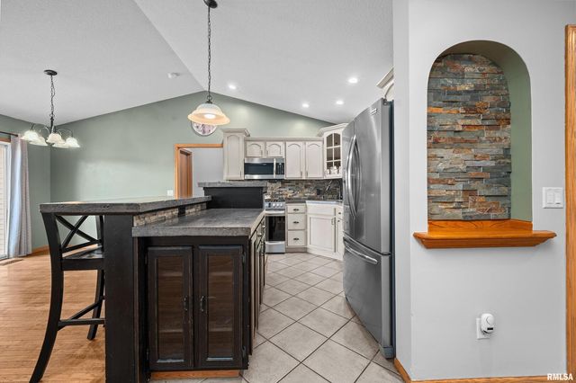 1405 E 7TH Street, Coal Valley, IL 61240