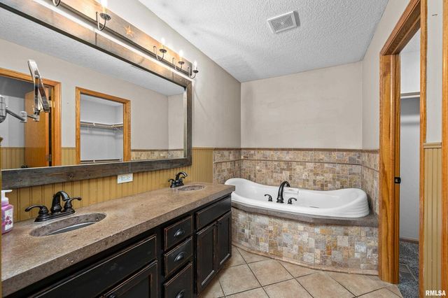 1405 E 7TH Street, Coal Valley, IL 61240