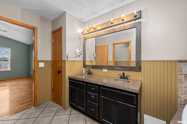 1405 E 7TH Street, Coal Valley, IL 61240