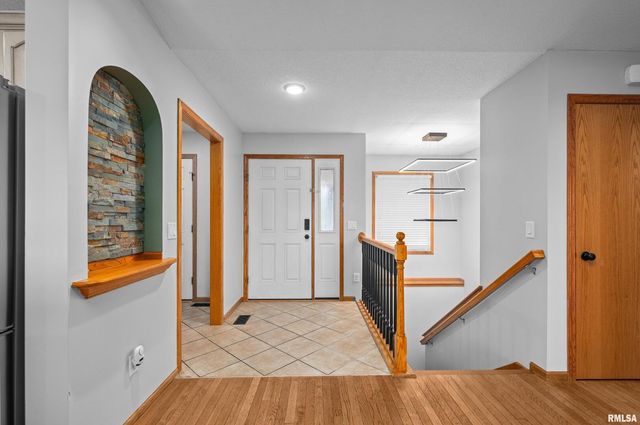 1405 E 7TH Street, Coal Valley, IL 61240