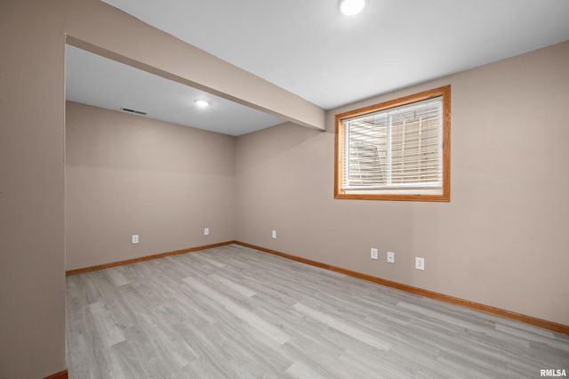 1405 E 7TH Street, Coal Valley, IL 61240