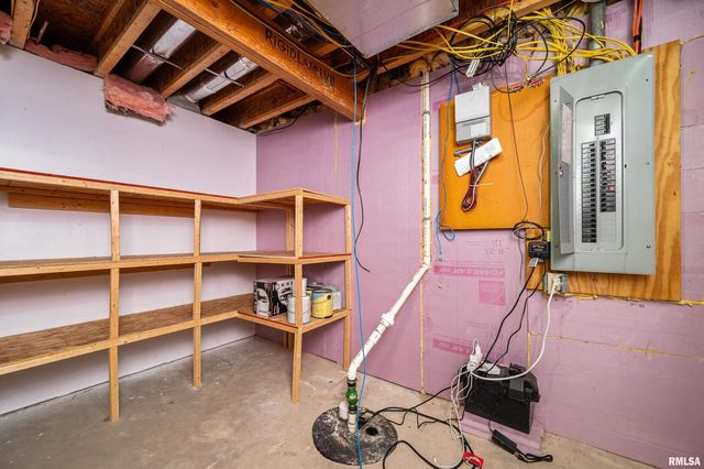 1405 E 7TH Street, Coal Valley, IL 61240