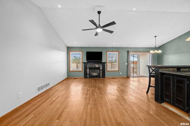 1405 E 7TH Street, Coal Valley, IL 61240