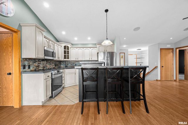 1405 E 7TH Street, Coal Valley, IL 61240