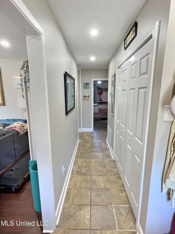 1400 Sussex Drive, Ocean Springs, MS 39564