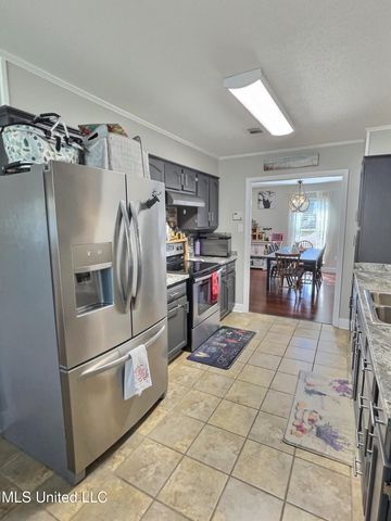 1400 Sussex Drive, Ocean Springs, MS 39564