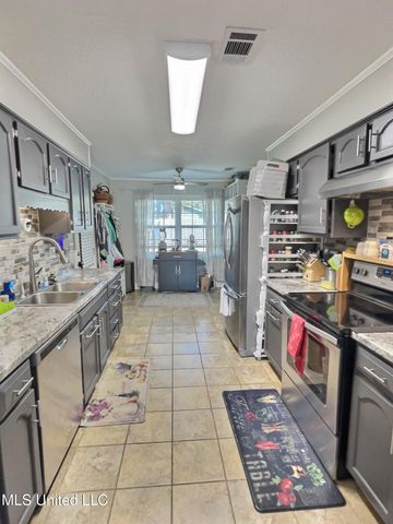 1400 Sussex Drive, Ocean Springs, MS 39564