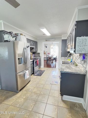 1400 Sussex Drive, Ocean Springs, MS 39564