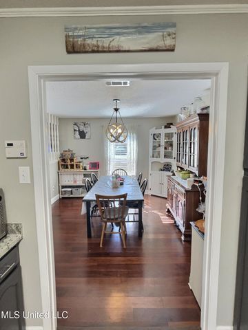 1400 Sussex Drive, Ocean Springs, MS 39564