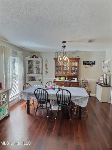 1400 Sussex Drive, Ocean Springs, MS 39564